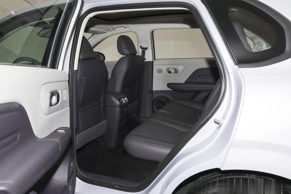 亿海配资 零跑B10优惠3000，6.8s破百+600km续航，适合家用？